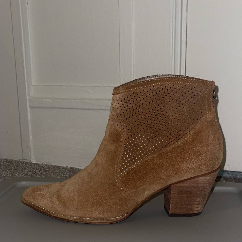 Brown suede Treasure & Bond ankle boots